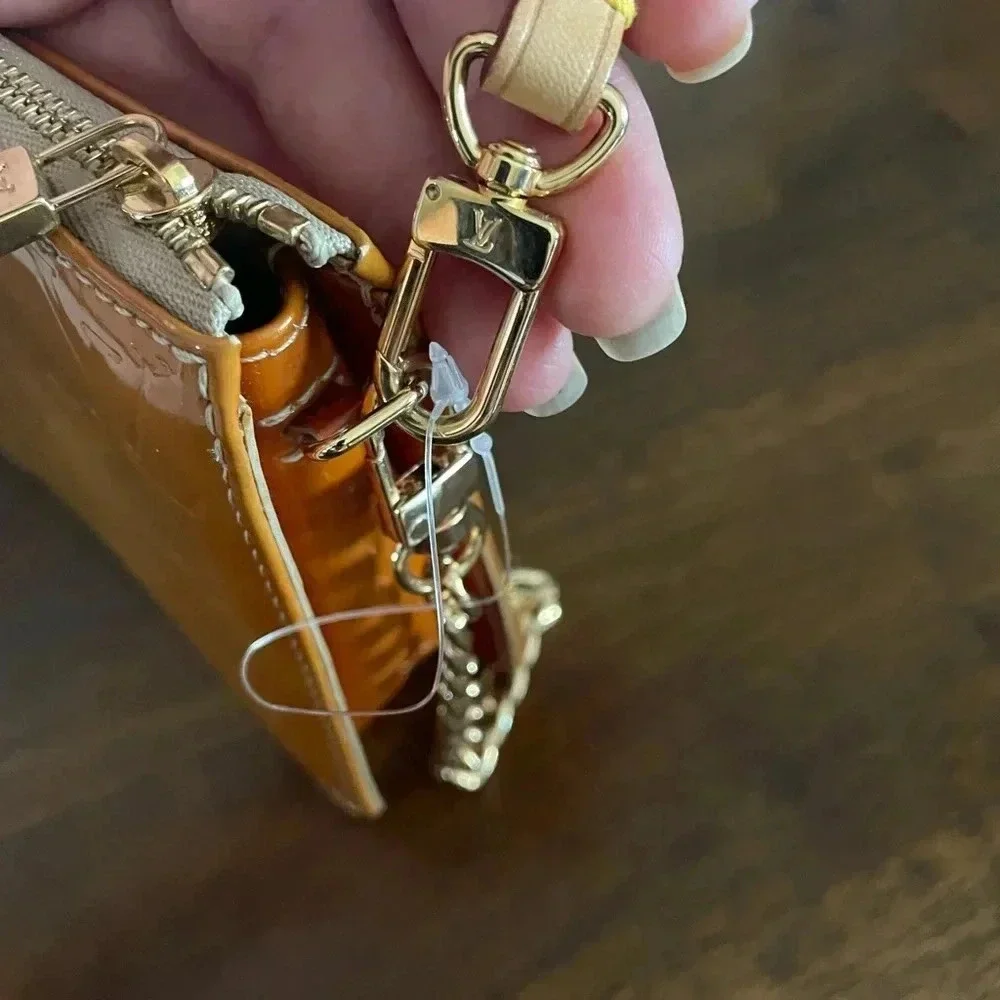 Louis Vuitton Lexington Vernis Pouchette